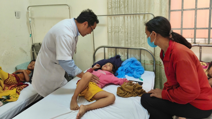 Làm rõ nguyên nhân vụ 64 người nghi ngộ độc thực phẩm ở Đắk Lắk